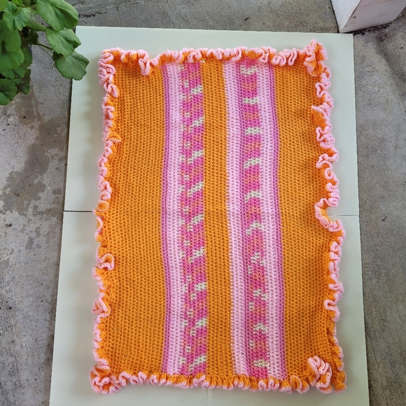 A hand made baby blanket or shall , lap blanket - Picture 1 of 7